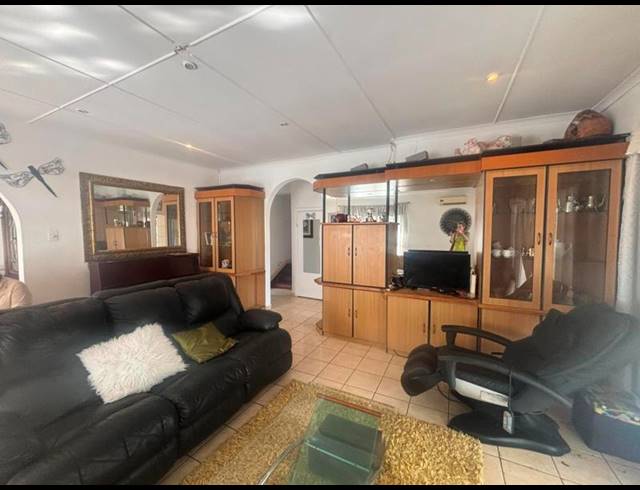 4 BEDROOM HOUSE FOR SALE IN GLENMORE